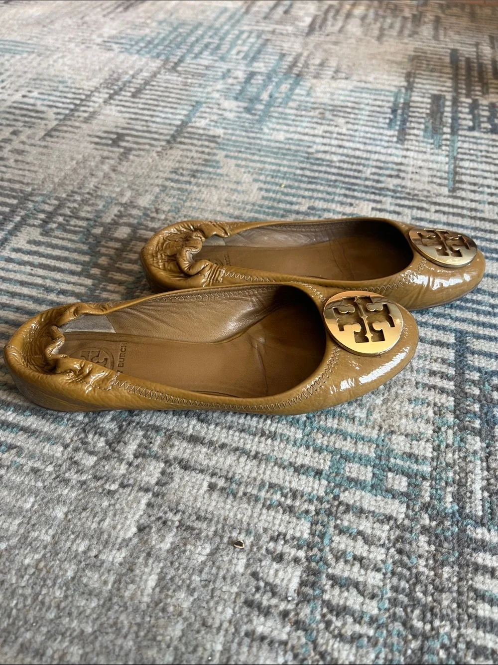 Tory Burch Reva Patent Leather Ballet Flats Camel Gold Logo 6 6.5